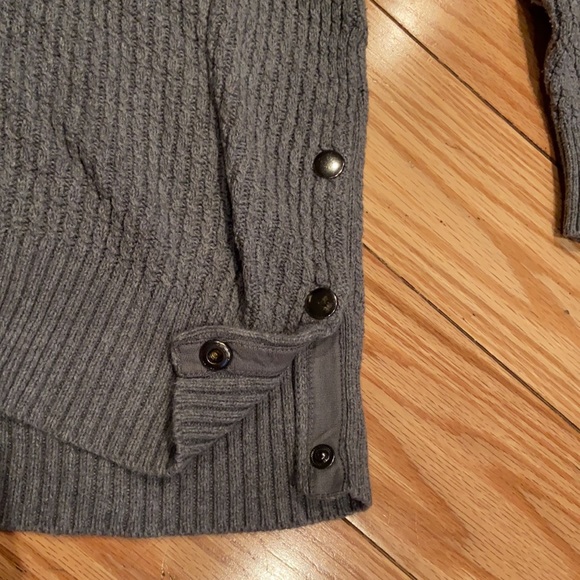 Knitted sweater size medium - Picture 2 of 3